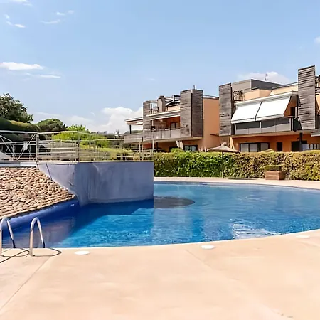 Pretty Garden Next To A Charming Apartment