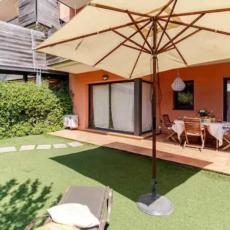 Pretty Garden Next To A Charming Λορέτ Ντε Μαρ